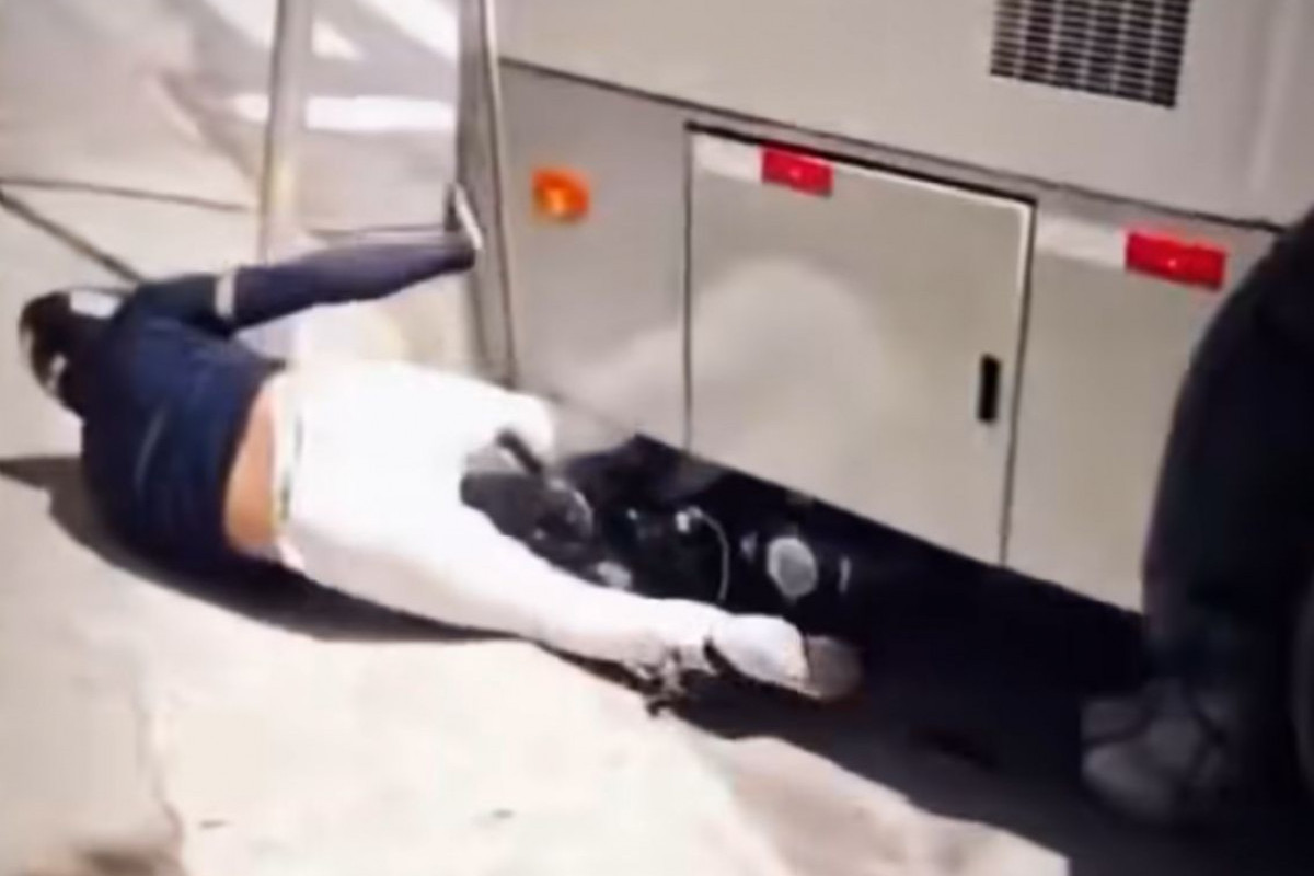 Motociclista caiu após ser atingido por ônibus em briga no Recife/Foto: Reprodução/Instagram