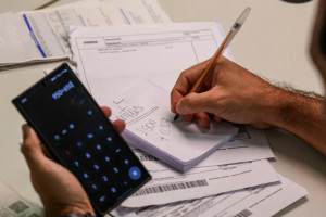 Nas compras de supermercado, o gasto m&eacute;dio mensal nacional &eacute; de R$ 930, sendo o maior valor no Sul (R$ 1.110) e o menor no Nordeste (R$ 780)