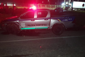 Viatura do IC foi atingida ap&oacute;s sequ&ecirc;ncia de acidentes em BR