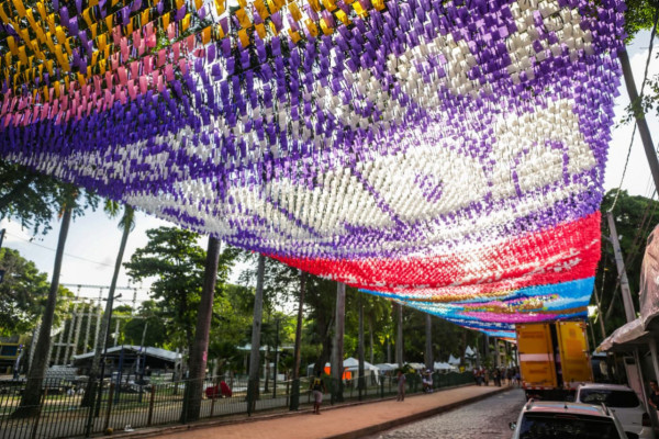 Olinda começou a receber sua decoração tradicional (Crysli Viana/DP Foto)
