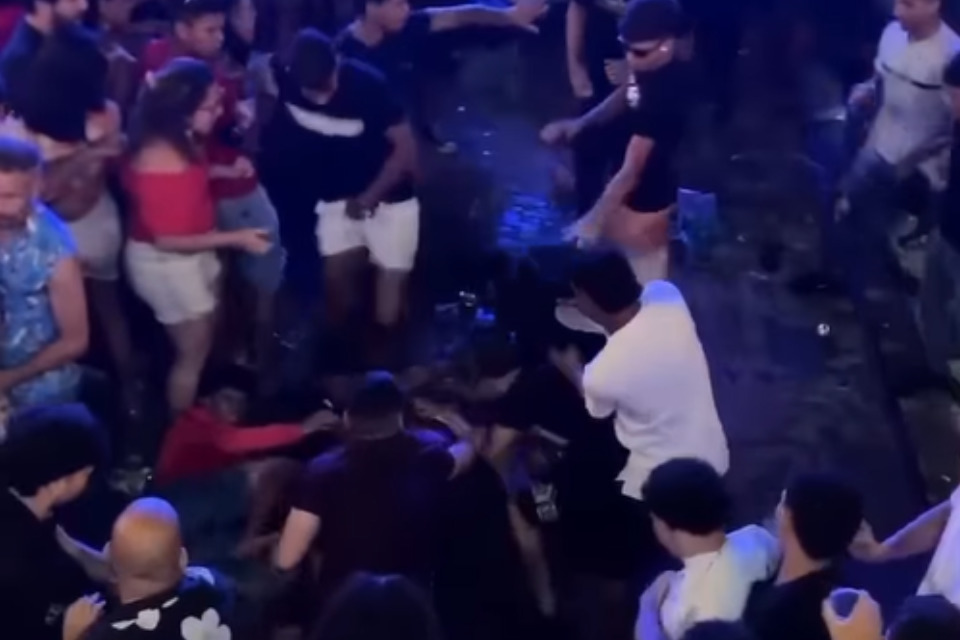Vídeo mostra jovens se agredindo em prévia do Carnaval 2026 no Sertão /Reprodução / Redes Sociais 
