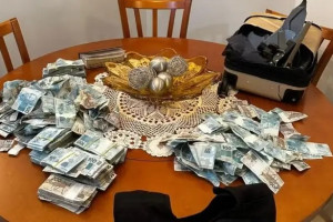 Dinheiro jogado de apartamento foi apreendido pela PF