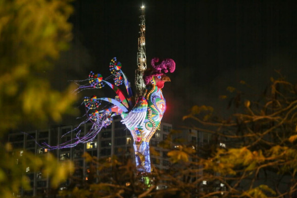 Galo Gigante já reina sobre a Ponte Duarte Coelho (Foto: Crysli Viana/DP Foto)