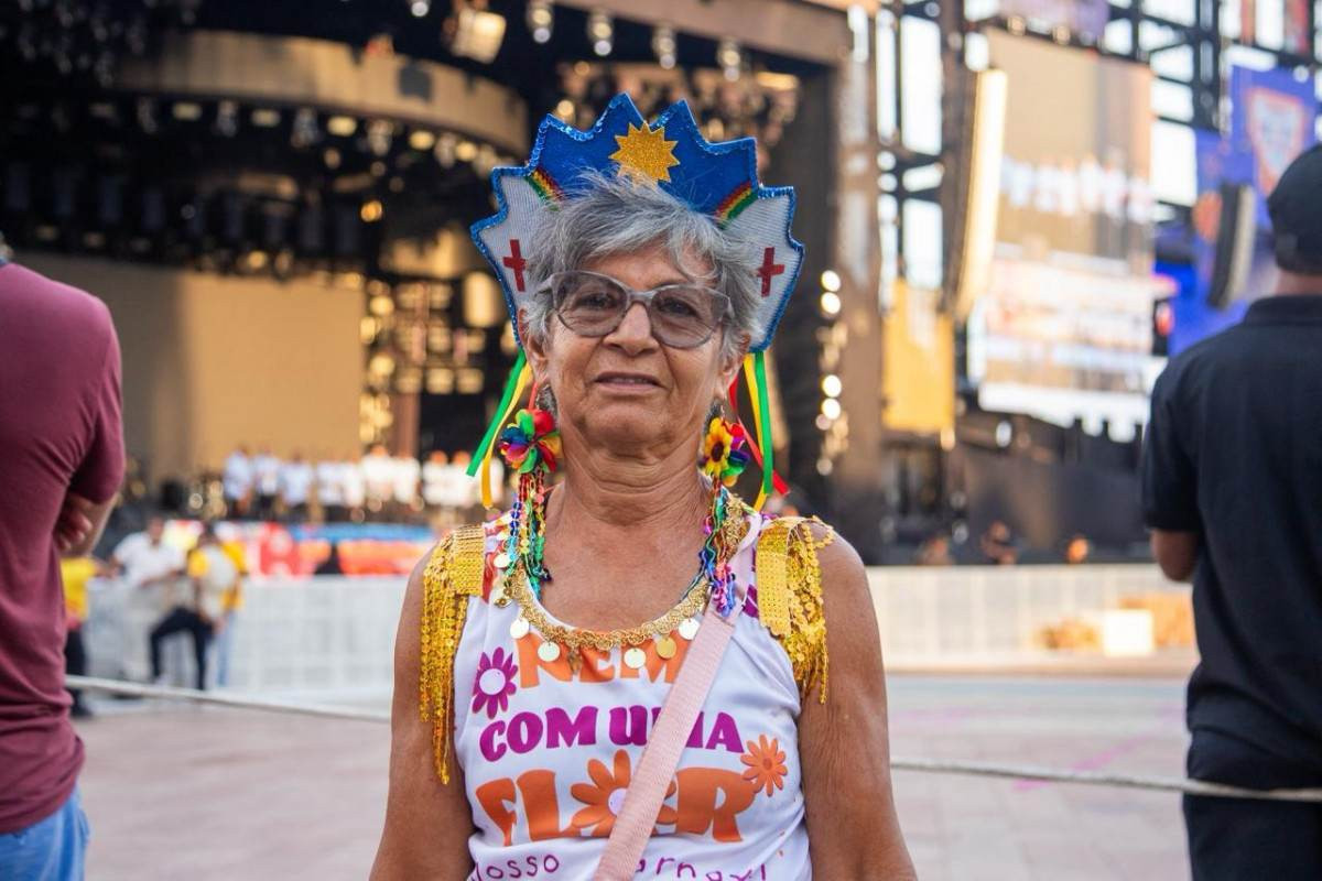 Catarina é uma das "apaixonadas" pela folia do Recife  (Karol Rodrigues/DP)