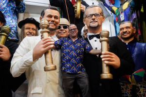 Bonecos gigantes foram confeccionados pelo bonequeiro Mestre Camar&atilde;o