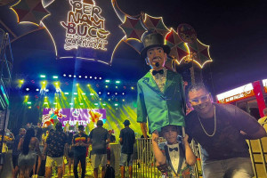 "Mini-Homem da Meia-Noite" se destacou no p&uacute;blico que foi para a abertura do Carnaval 2026 em Olinda 