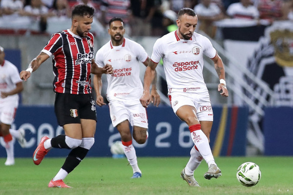 Paulo S&eacute;rgio marcou o gol da vit&oacute;ria no jogo de ida da semifinal entre N&aacute;utico e Santa Cruz