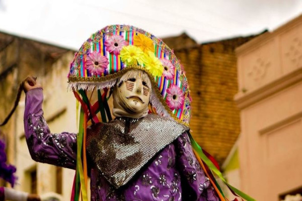Caretas de Triunfo  surgiram no ano de 1917 no período do reisado, festa popular e folclórica que simboliza o nascimento de Jesus (Foto: Ricardo Moura/ Divulgação Fundarpe)