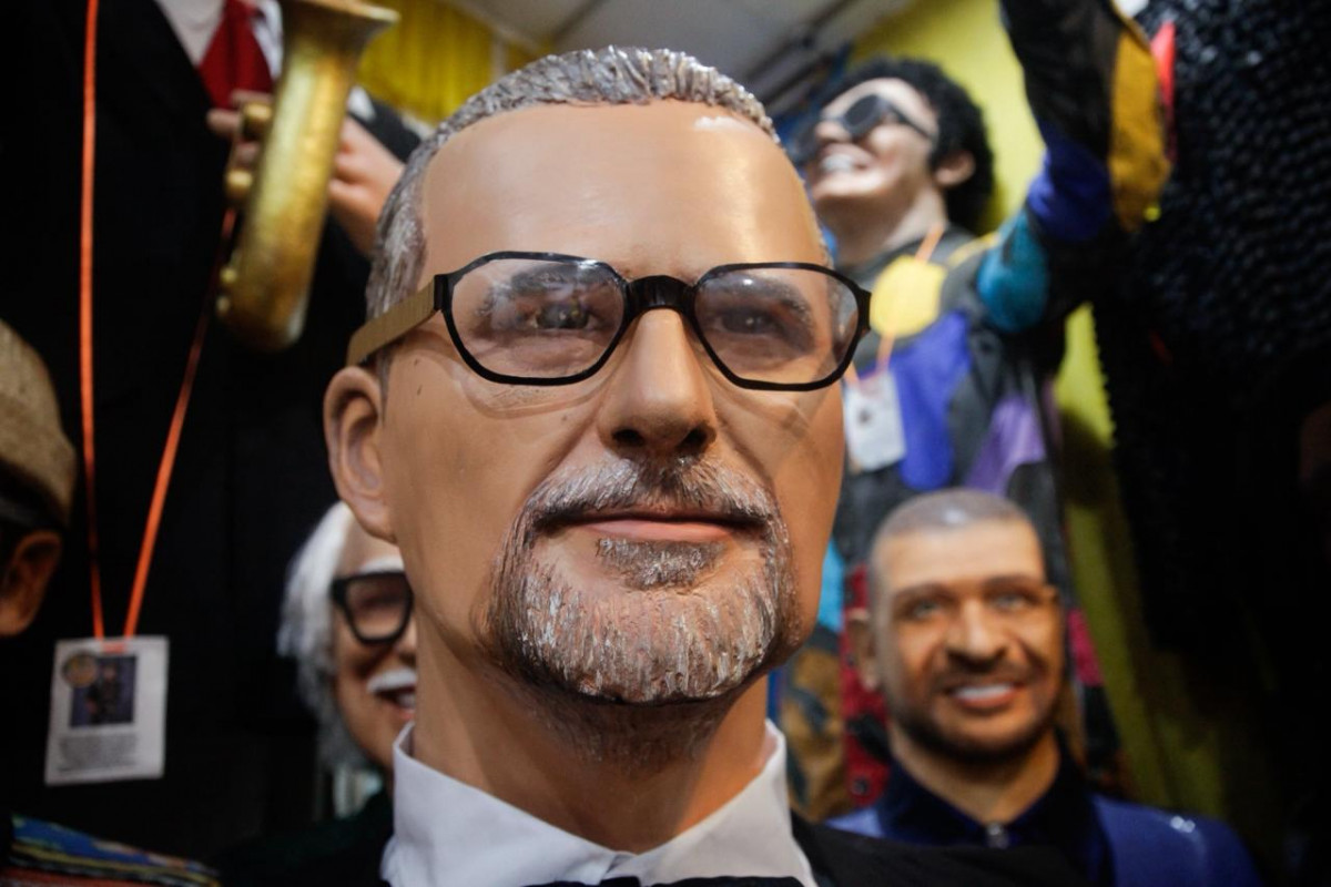 Boneco gigante do diretor Kleber Mendonça Filho (Foto: Marina Torres/DP Foto)