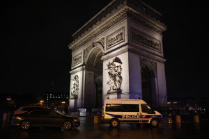&Aacute;rea do Arco do Triunfo, em Paris, foi bloqueada