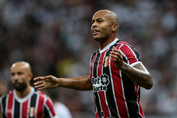 Quirino, atacante do Santa Cruz