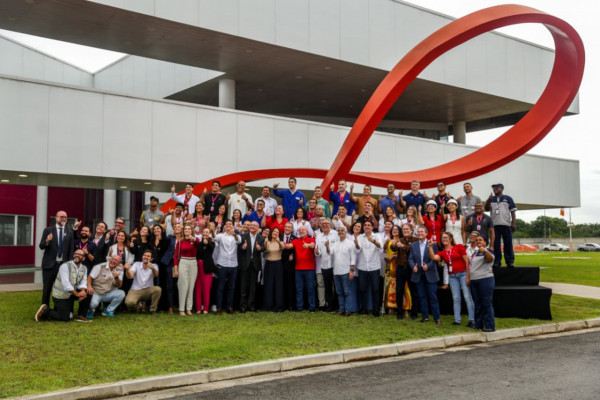Presidente Lula (PT) visita fábrica da farmacêutica Aché, no Cabo de Santo Agostinho  (Foto: Crysli Viana/ DP Foto)