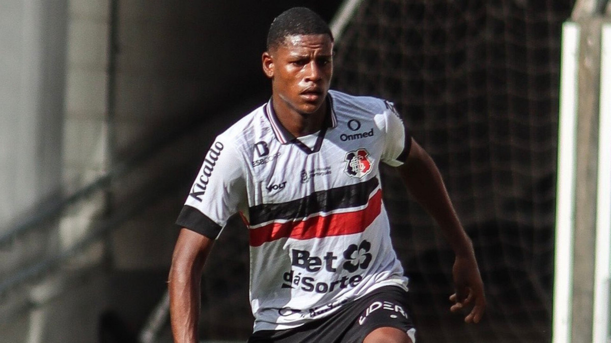  Zé Antônio, zagueiro do Santa Cruz/Divulgação/SCFC