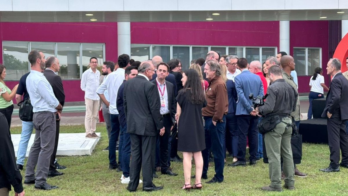 Presidente visitou fábrica em Suape nesta sexta-feira (13)/DP