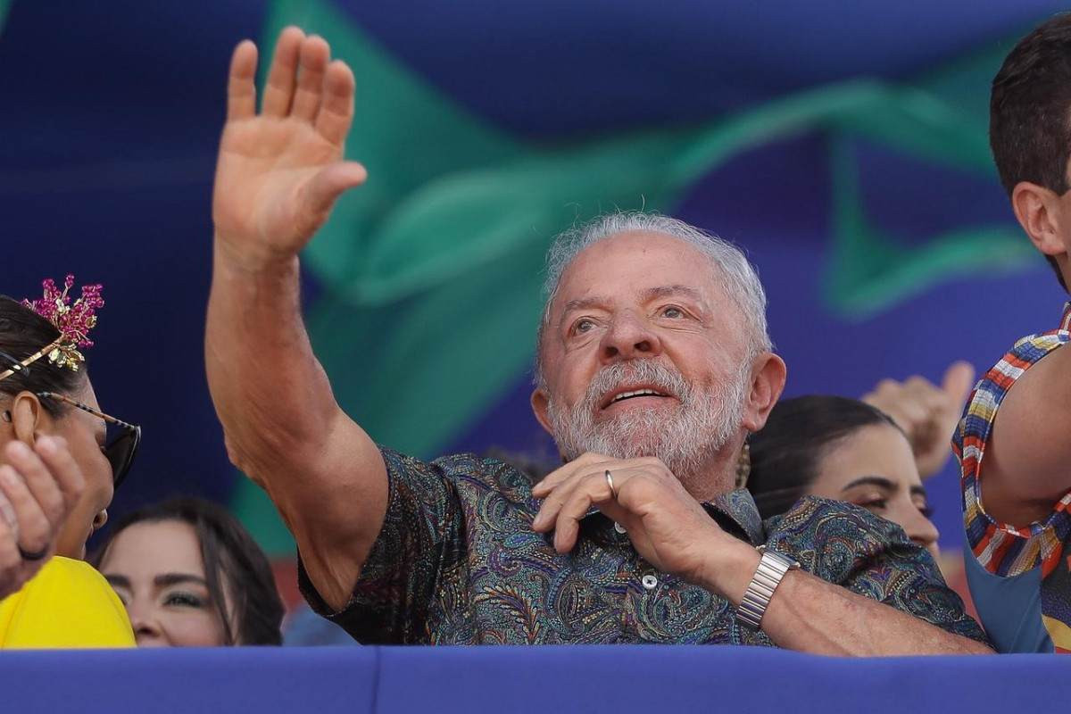 Presidente Lula participou do desfile do Galo, no Recife /Rafael Vieira/DP