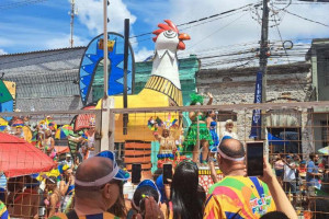 Trio el&eacute;trico abriu caminho para o desfile do Galo da Madrugada, neste s&aacute;bado (14) 