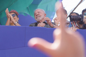 Lula chegou ao camarote do Galo da Madrugada 