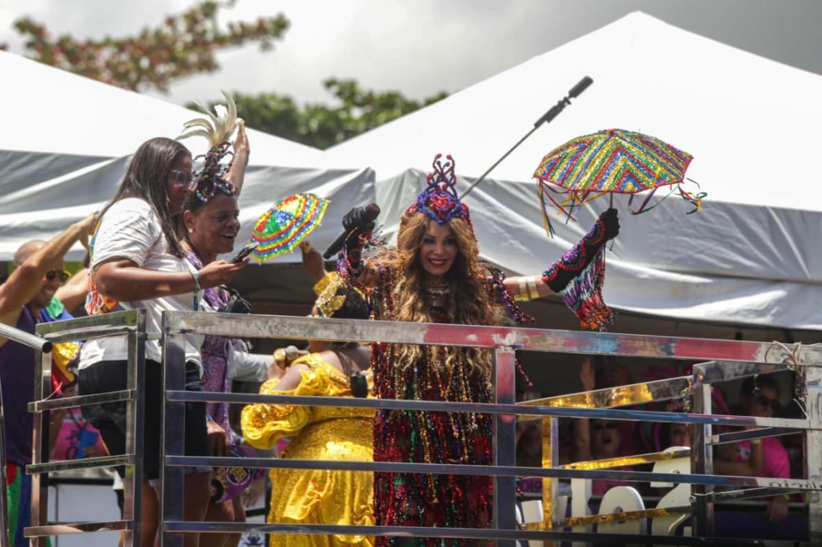 Elba Ramalho comanda trio elétrico no desfilo do Galo há anos/Rafael Vieira/DP