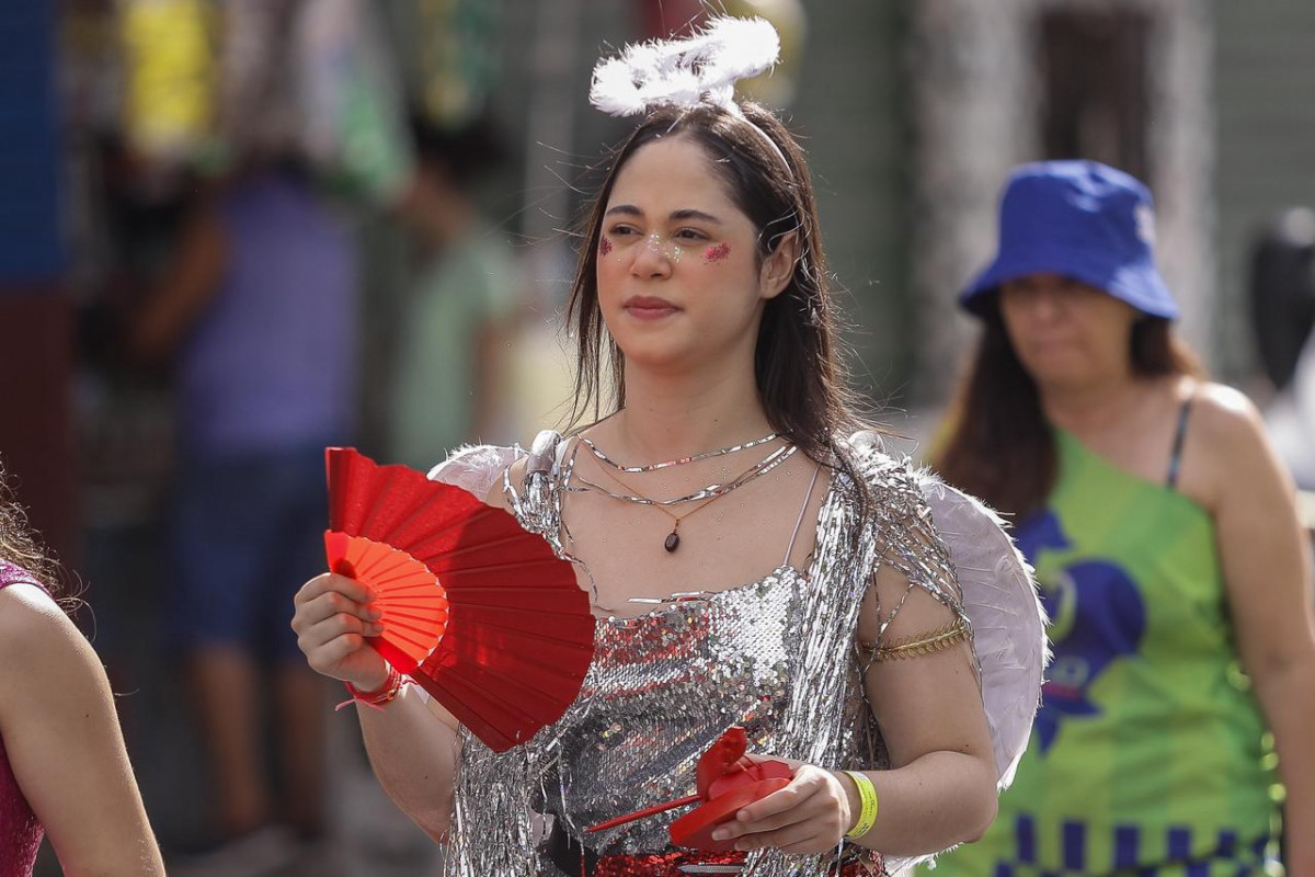 Foliões no Galo da Madrugada 2026 (Rafael Vieira/DP Foto)