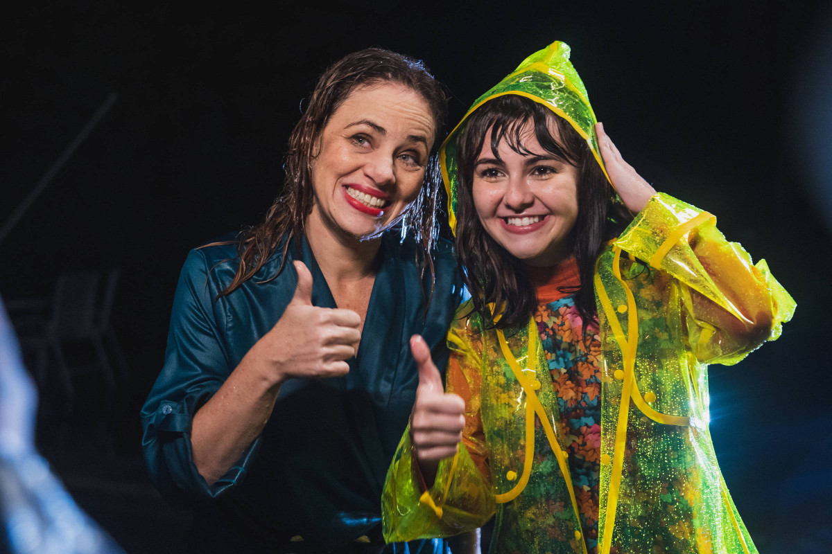 Karine Teles, homenageada deste ano da Mostra de Tiradentes, iunterpreta mãe abusiva em 'Salve Rosa'/Divulgação