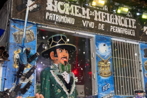 Desfile do Homem da Meia-Noite chega &agrave; 94&ordf; edi&ccedil;&atilde;o; veja v&iacute;deo