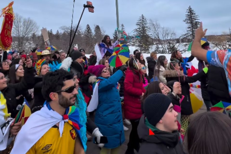  O bloco existe desde 2014 e homenageia o Galo da Madrugada em todo sábado de carnaval/Wallace Nattan/Reprodução