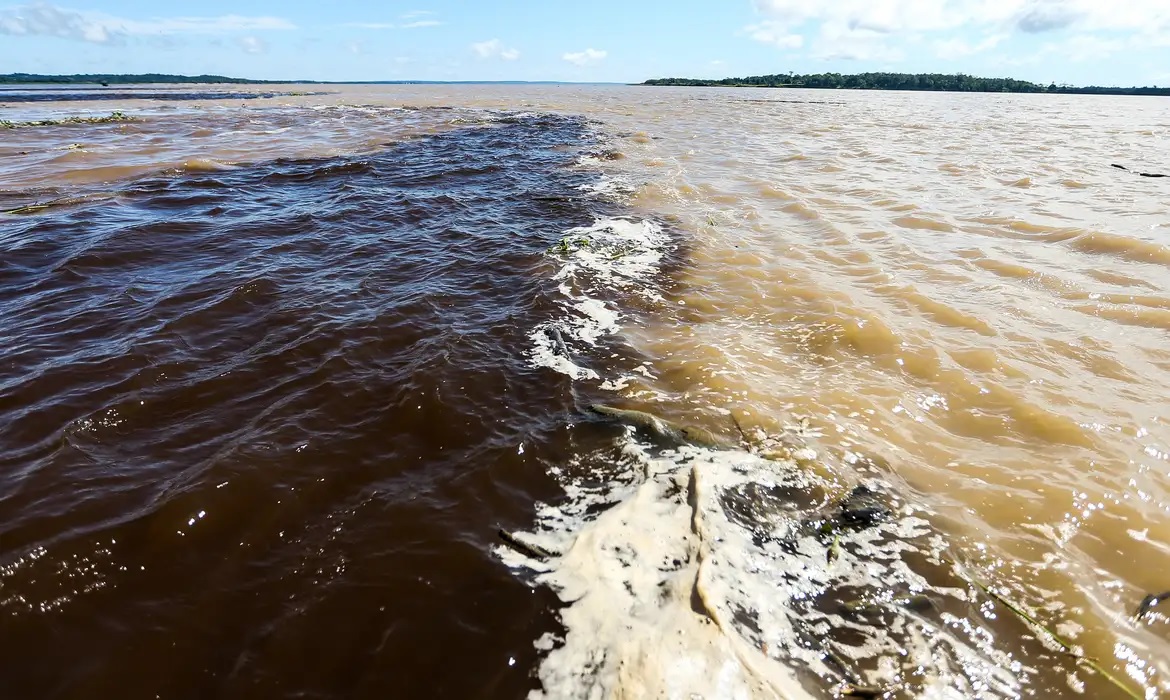 Encontro do Rio Negro e com o Rio Solimões/Marcelo Camargo/Agência Brasil