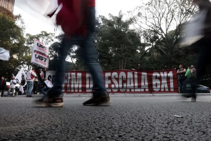 Protesto em frente ao Masp. FecomércioSP defende que redução abrupta da jornada poderia elevar em até 22% o custo da hora trabalhada /Paulo Pinto/Agência Brasil