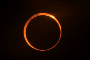 Eclipse solar anular visto na Argentina, em 2 de outubro de 2024