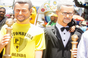 Bonecos gigantes de Wagner Moura e Kleber Mendon&ccedil;a Filho, em Olinda. 