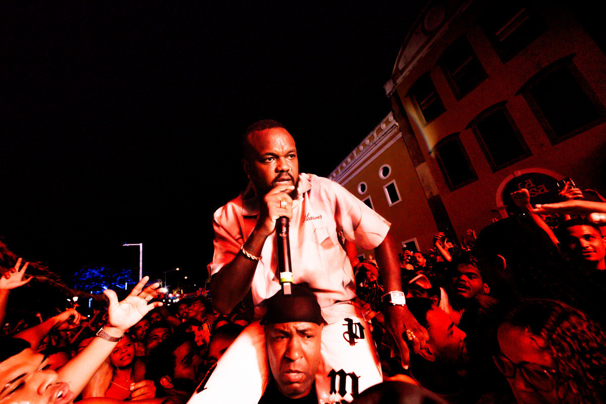 Djonga durante apresentação no Rec-Beat (Foto: Hannah Carvalho/Divulgação)