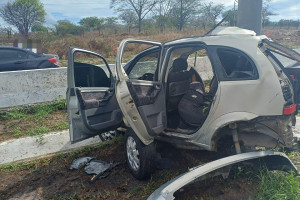 Acidente na BR-232 deixou duas pessoas mortas em Bezerros, na tarde da ter&ccedil;a (17)