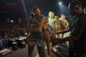 Anderson Neiff divulgou imagens do momento em que a produ&ccedil;&atilde;o do Carvalheira na Ladeira corta o seu microfone