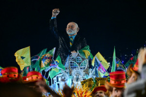 Escola de Samba que homenageou Lula fica em &uacute;ltimo lugar e &eacute; rebaixada no Rio de Janeiro
