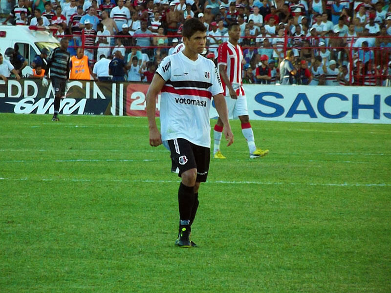 Natan, meia do Santa Cruz/Divulgação/SCFC