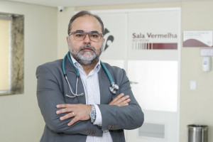 "Durante esfor&ccedil;o f&iacute;sico intenso ou estresse emocional, comuns no Carnaval, o cora&ccedil;&atilde;o passa a exigir mais oxig&ecirc;nio", explica o especialista