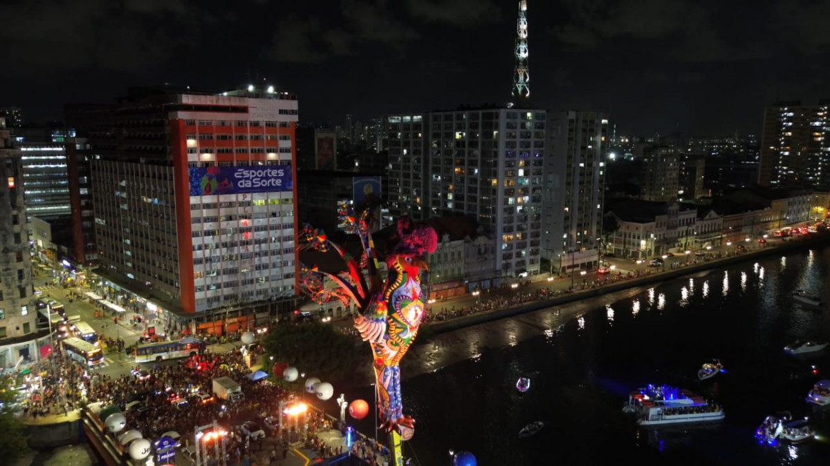 Galo da Madrugada traz como tema 