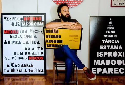 Poeta visual Tiago West misturava poesia e imagem em suas obras/Foto: Reprodução/Instagram