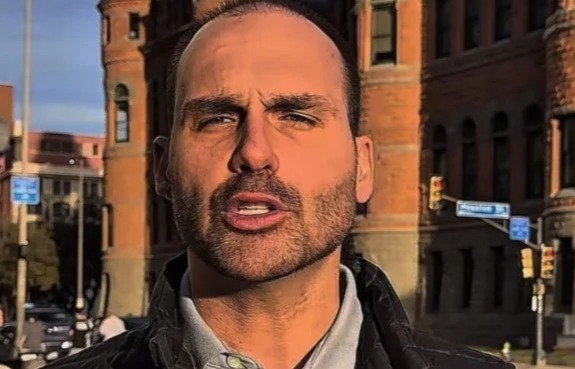 Eduardo foi denunciado por coação no processo da trama golpista/Reprodução/YouTube