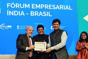 Lula participa de assinatura de acordo entre Embraer e Adani