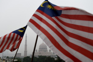 Bandeira da Mal&aacute;sia. O pa&iacute;s registrou um terremoto de 7,1 graus na madrugada desta segunda-feira (23)  