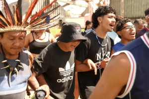 Grupo de ind&iacute;genas protestam contra desestatiza&ccedil;&atilde;o de hidrovias
