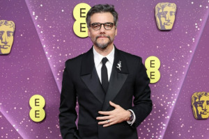 Wagner Moura no tapete vermelho do Bafta