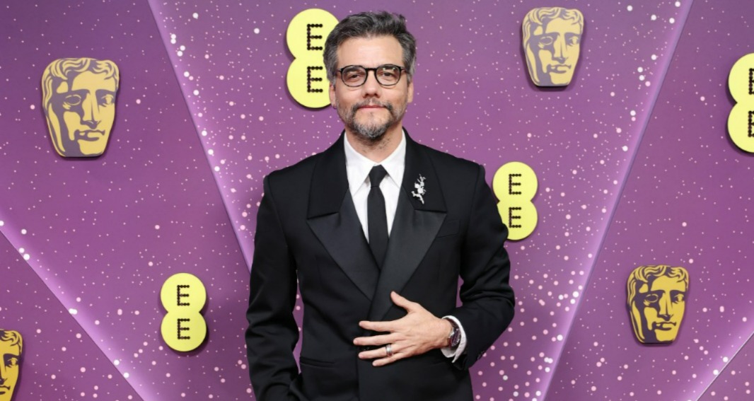 Wagner Moura no tapete vermelho do Bafta/Divulgação/Bafta