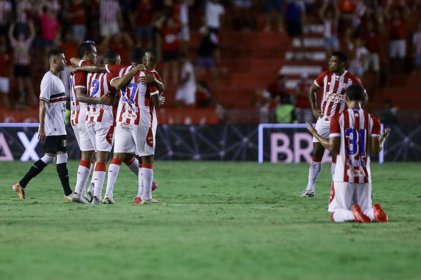 O N&aacute;utico venceu o Santa Cruz e est&aacute; classificado para a final do Pernambucano de 2026