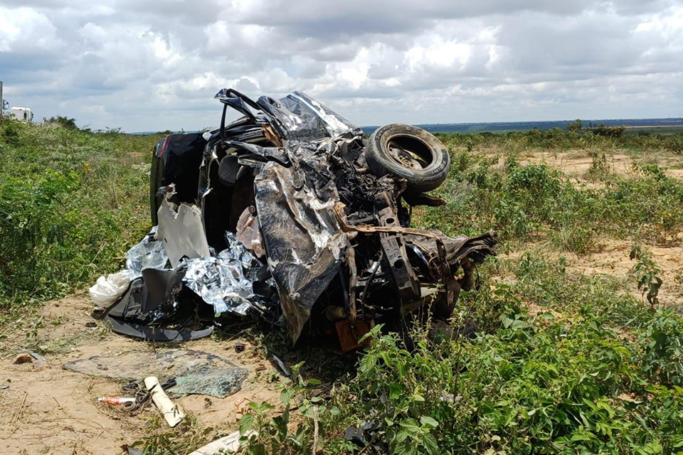 Batida frontal deixou dois mortos e dois feridos na BR-316, em Araripina/DIVULGAÇÃO/PRF