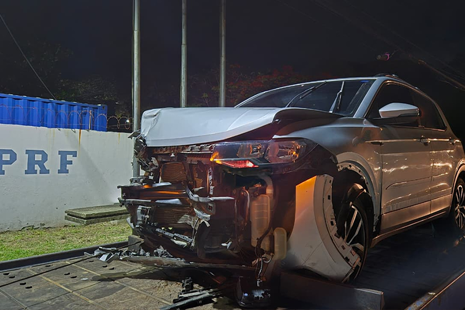 Procurado pela justiça tentou fugir na blitz da PRF e bateu em três veículos/DIVULGAÇÃO/PRF