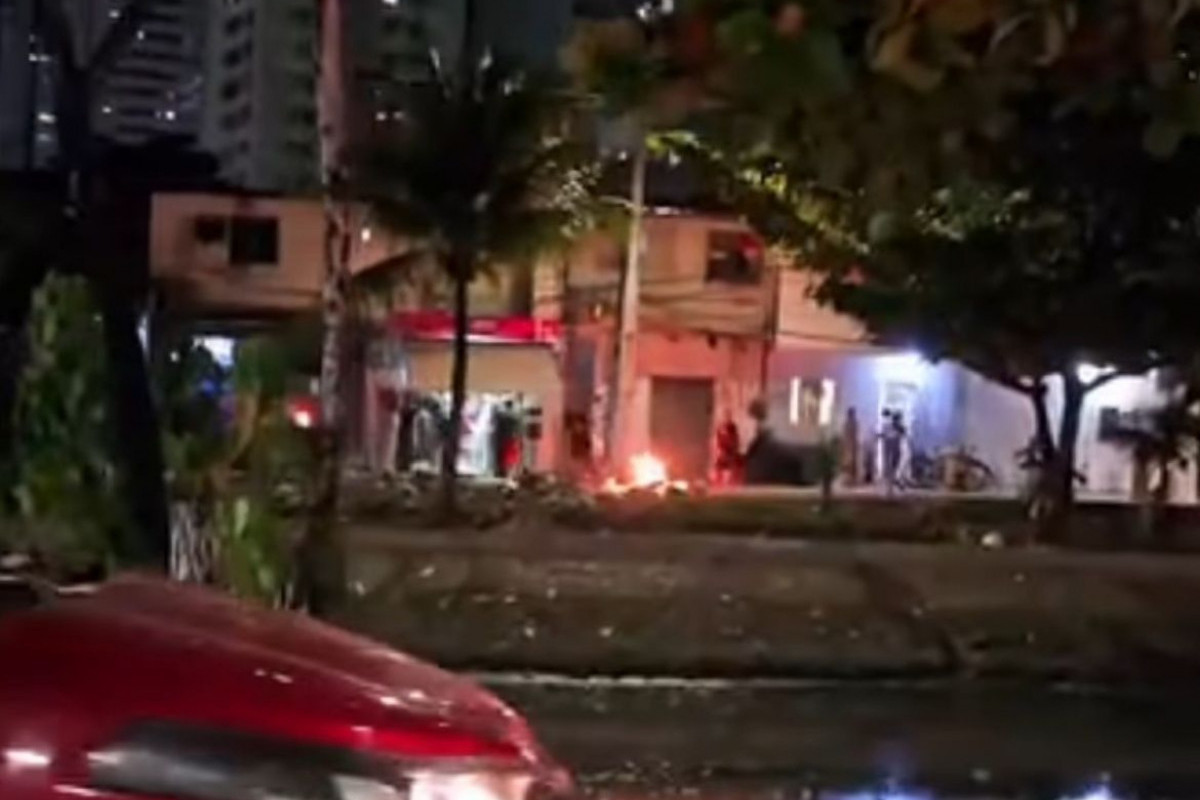 Protesto interdita vias em Boa Viagem/Foto: Reprodução/Instagram