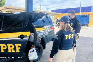 Homem que saiu a p&eacute; do RJ em busca de parentes em Pernambuco &eacute; resgatado pela PRF em Caruaru