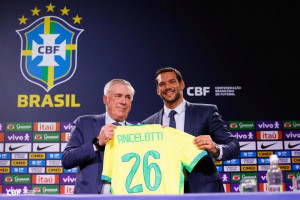 Carlo Ancelotti, t&eacute;cnico do Brasil, e Samir Xaud, presidente da CBF